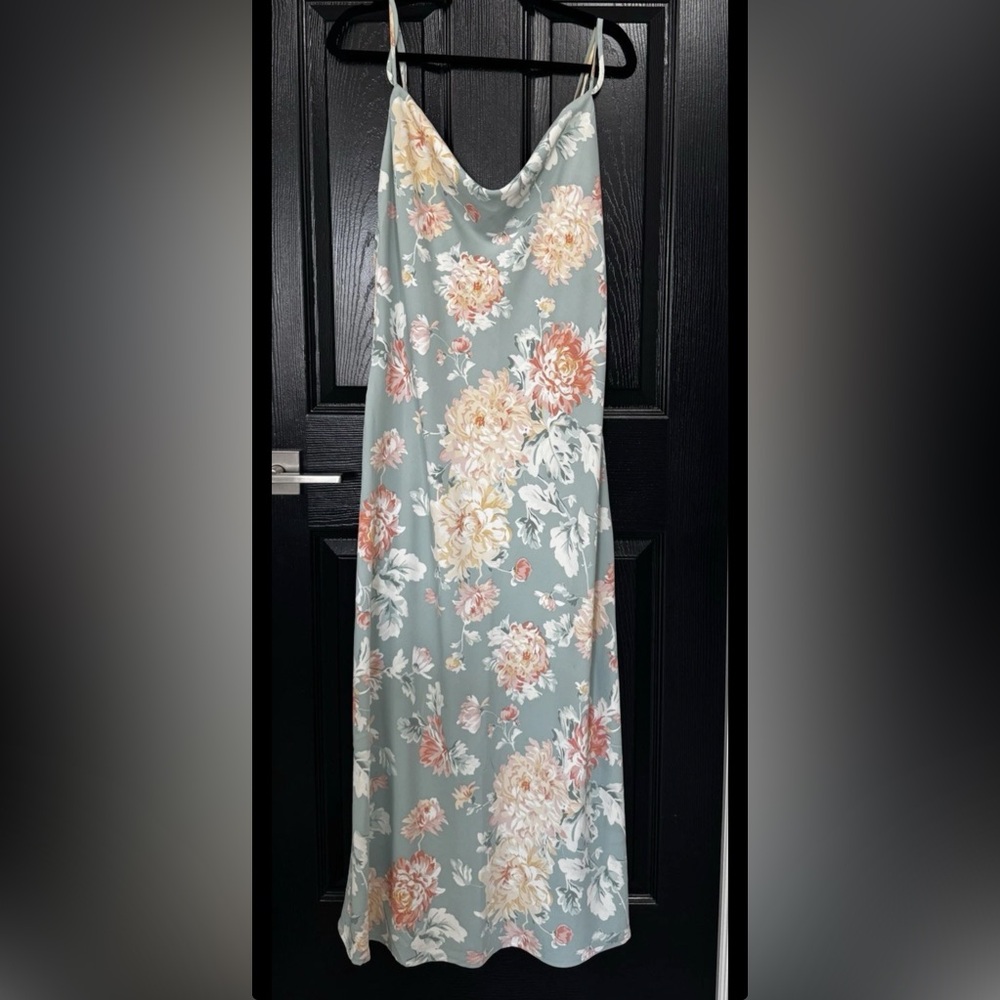 Women’s Abercrombie and Fitch floral satin maxi dress Size L